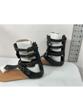 Womans New Wild Diva Tanaya T Strap Buckle Gladiator Thong Sandals 7.5 Black